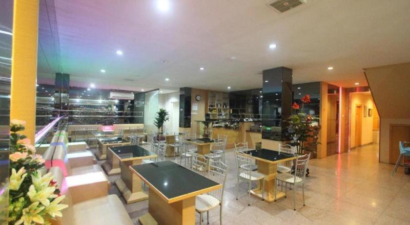 Lovina Inn Penuin Hotel Nagoya Extérieur photo