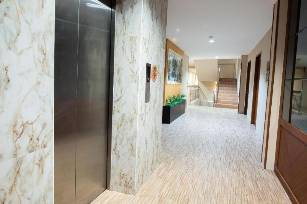 Lovina Inn Penuin Hotel Nagoya Extérieur photo