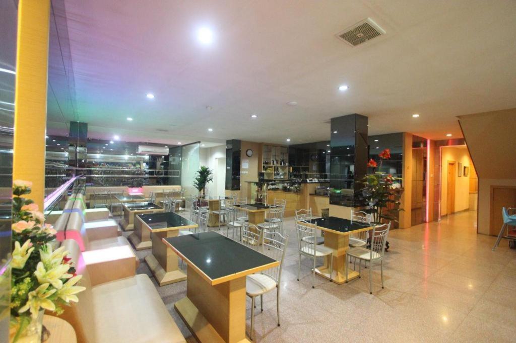 Lovina Inn Penuin Hotel Nagoya Extérieur photo